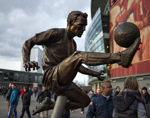 21 celebrity sculptures