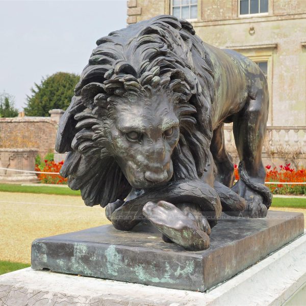 lion and snake statue