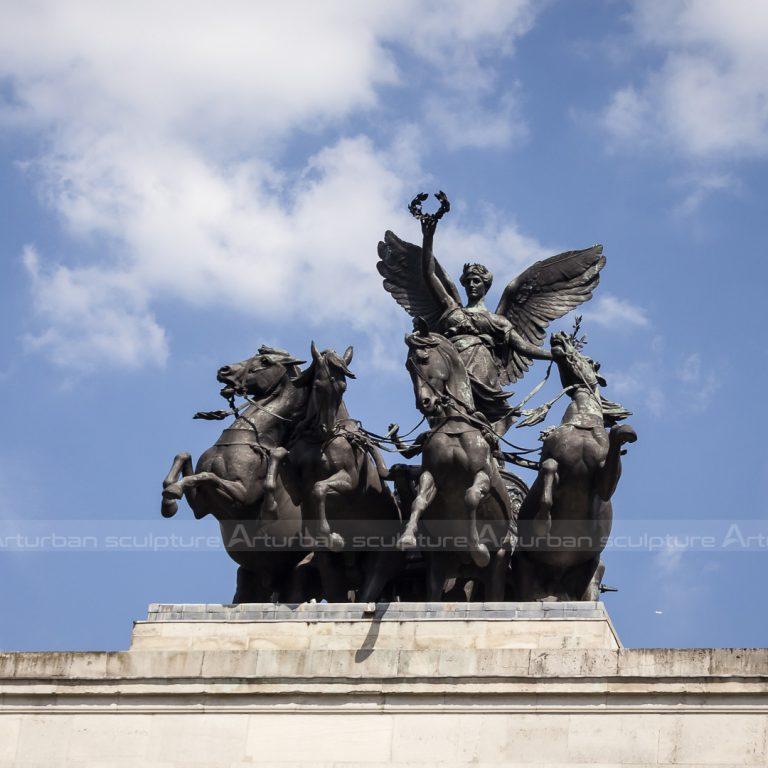 تماثيل ملائكة صغيرة