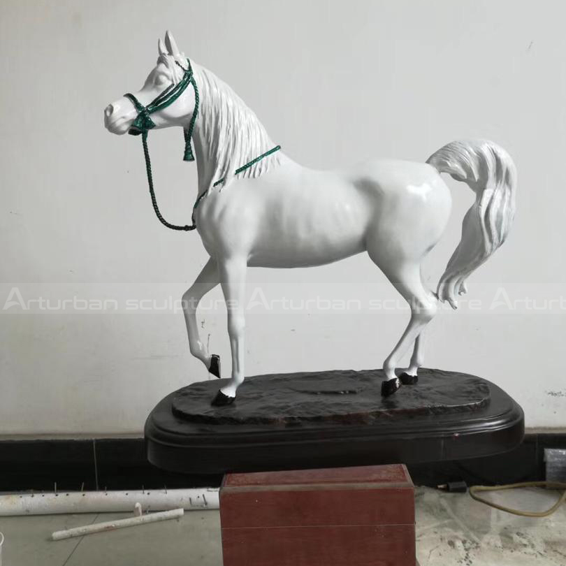 collectible horse figurines 