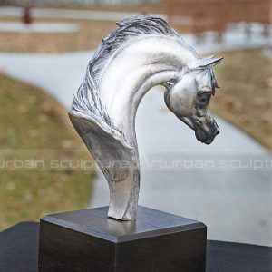 horse head figurine