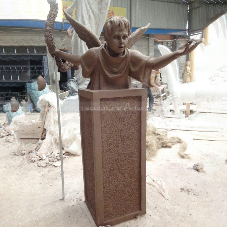 statua di cupido da giardino