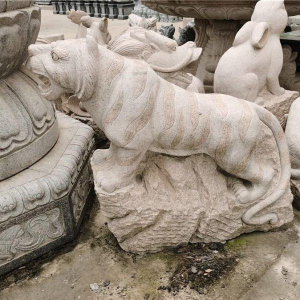 marble tiger statue