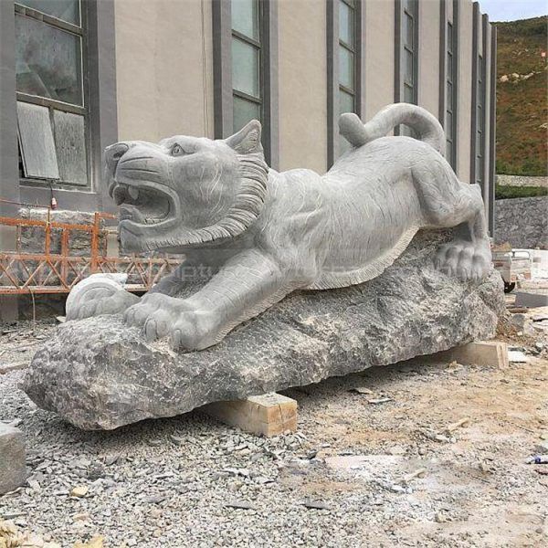 tiger statue outdoor