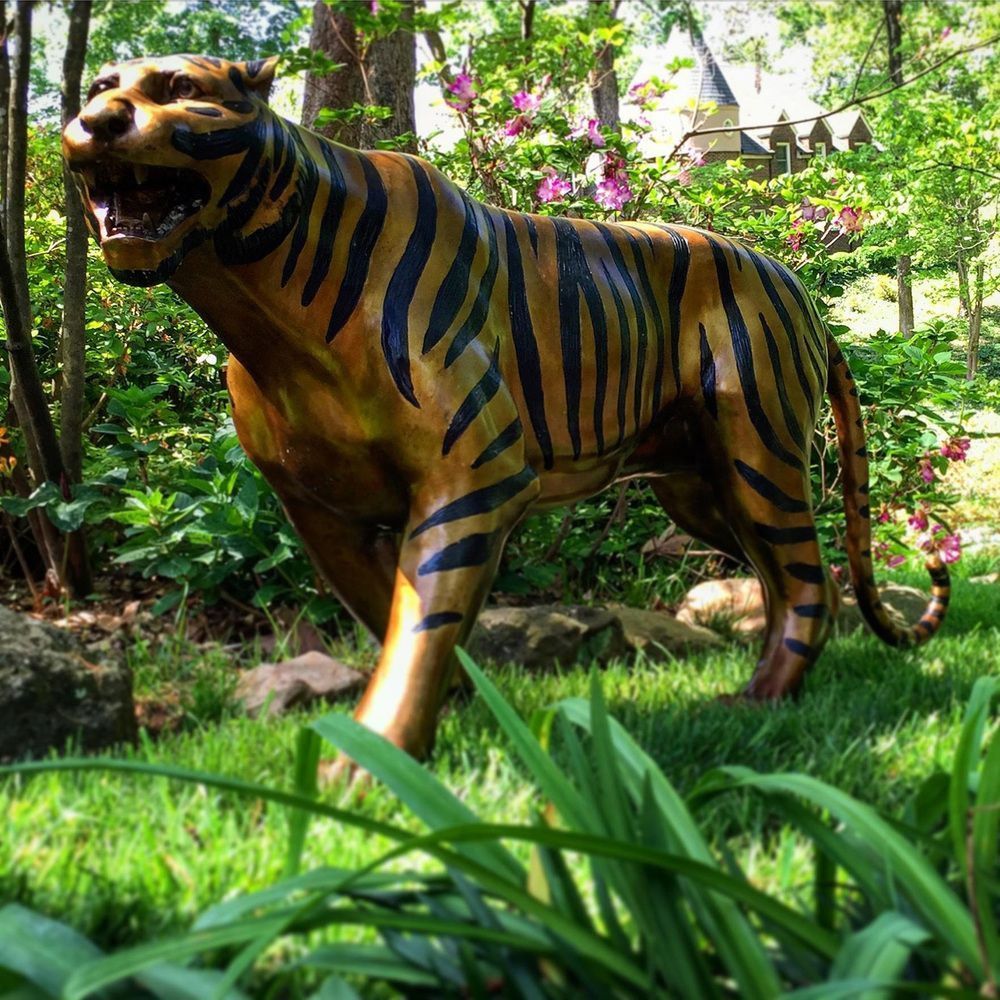 roaring tiger statue