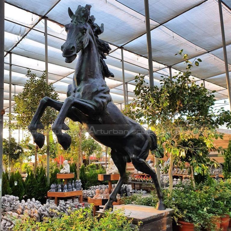 esculturas de cavalos de bronze antigo