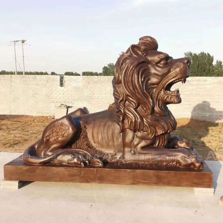 roaring lion statue