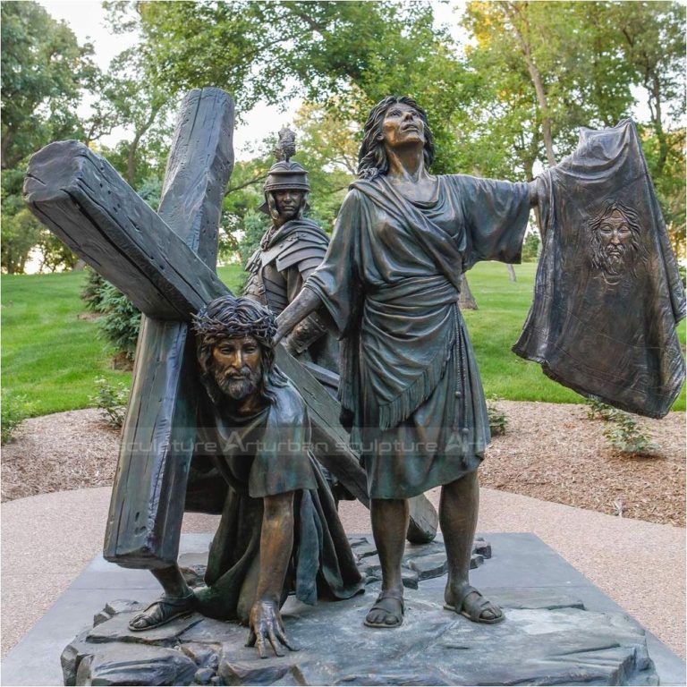 تمثال يسوع حامل الصليب