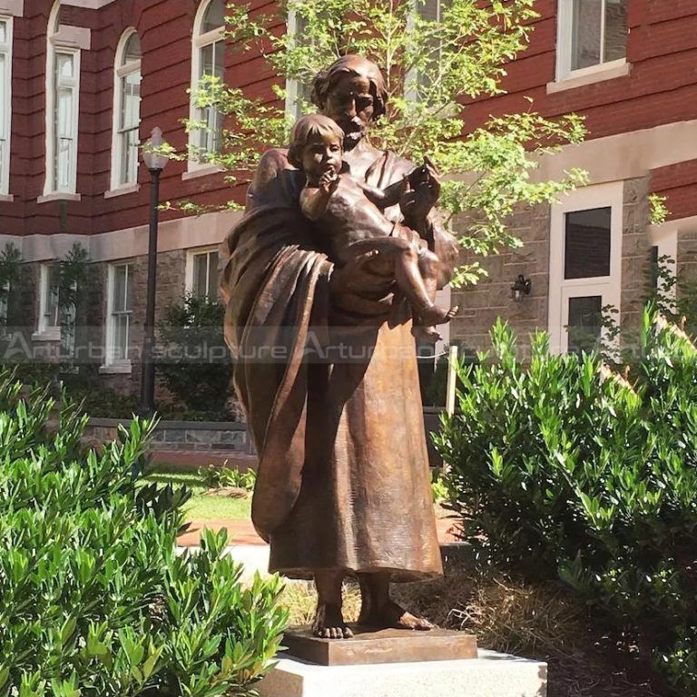 estátua de joseph segurando jesus
