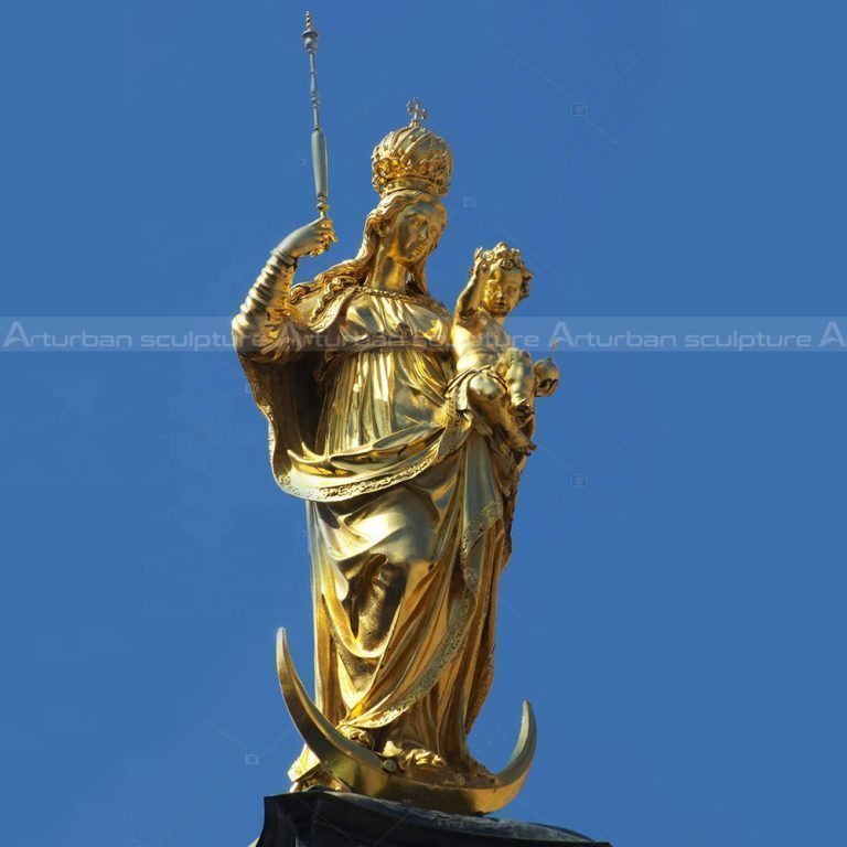 estatua de la virgen maría sosteniendo a jesús