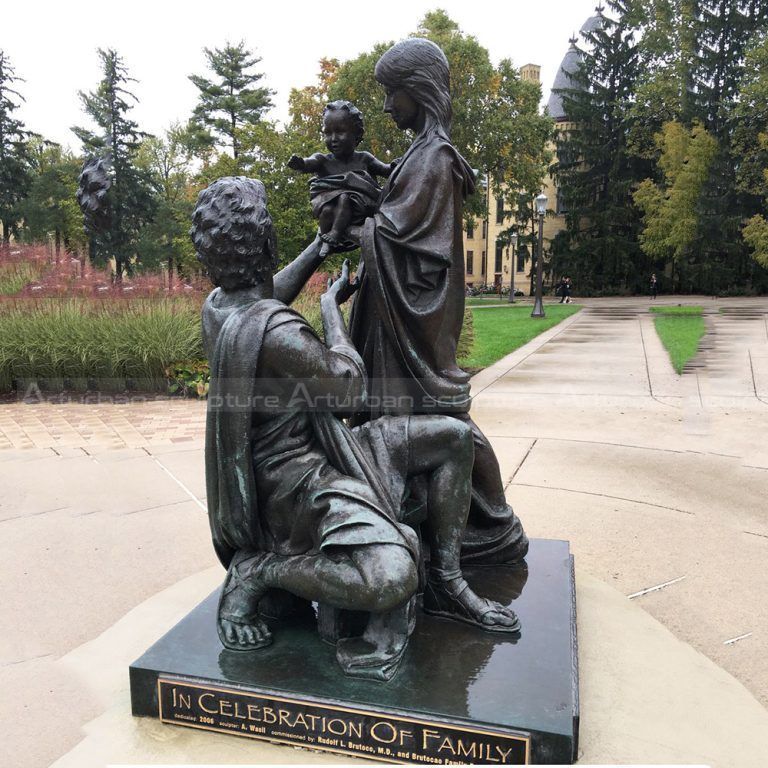 estatua de la familia de jesús