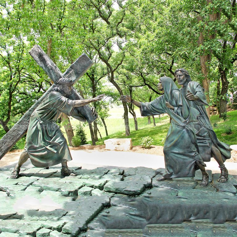 Statue de Jésus Portant la Croix