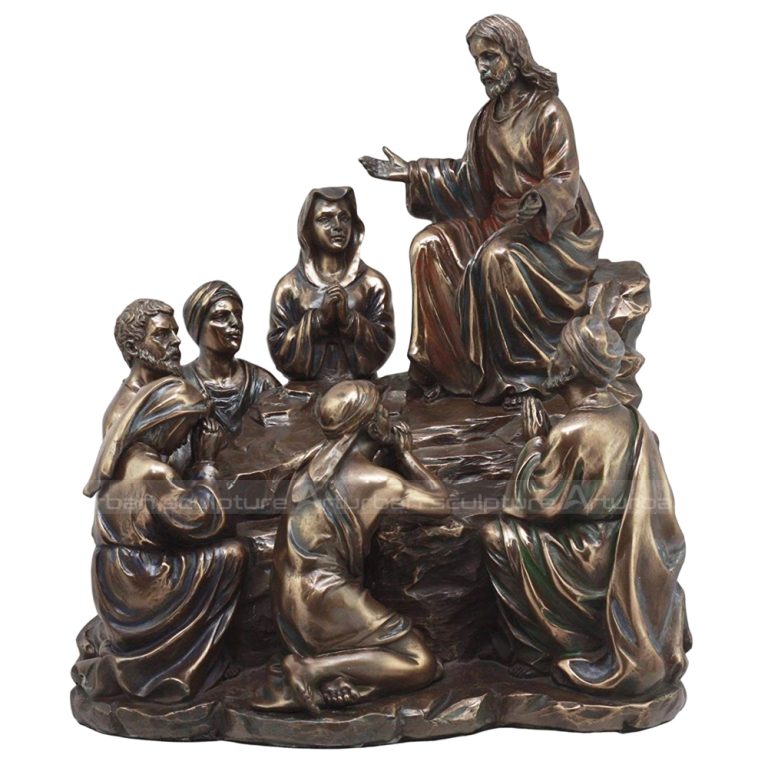 تمثال يسوع خارجي