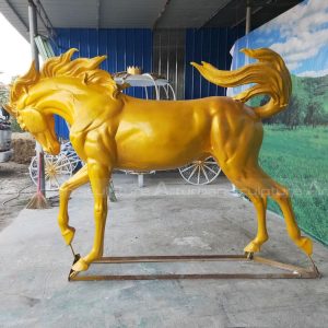 golden horse statue