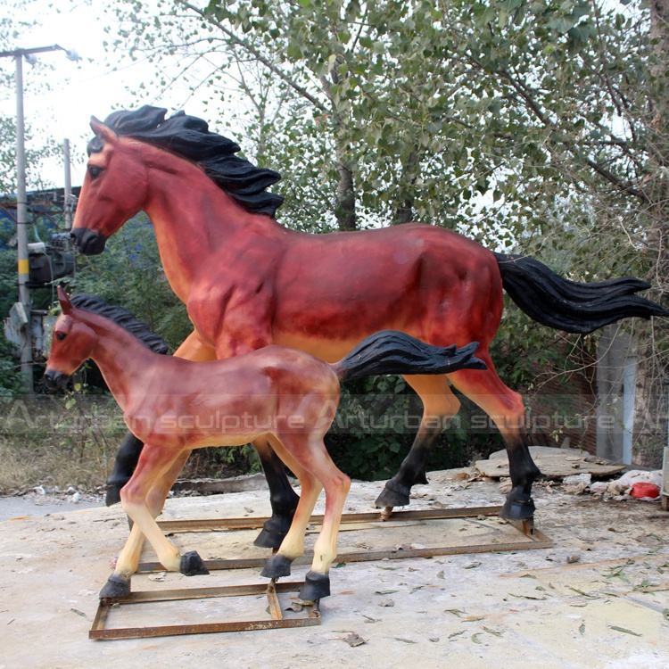 red horse statue
