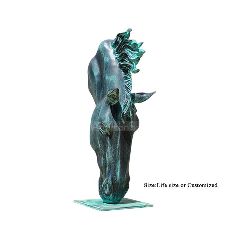 Escultura Grande de Cabeza de Caballo