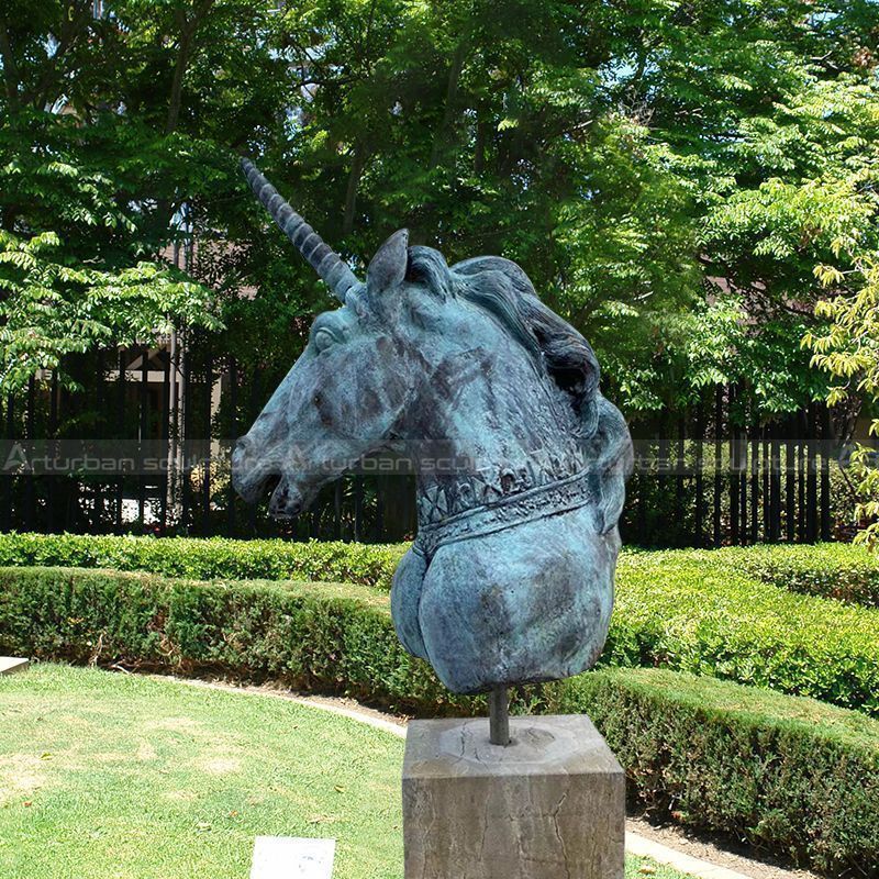 Escultura de Cabeça de Unicórnio