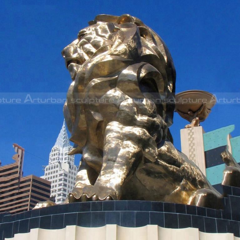 grande statue de lion