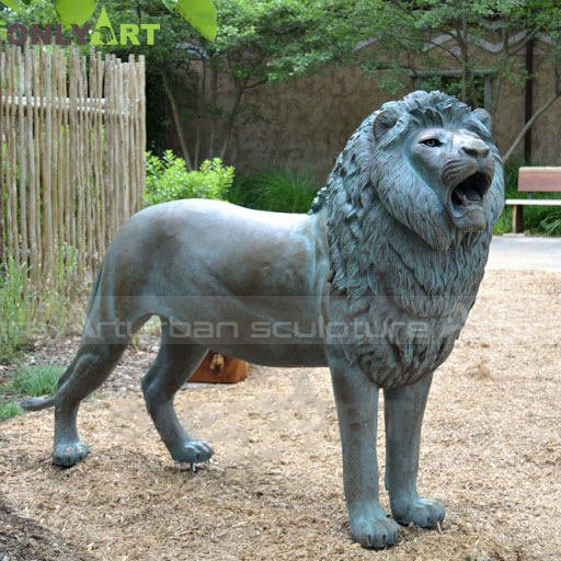 Lion Roaring Statue