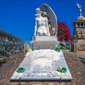 the kiss of death sculpture