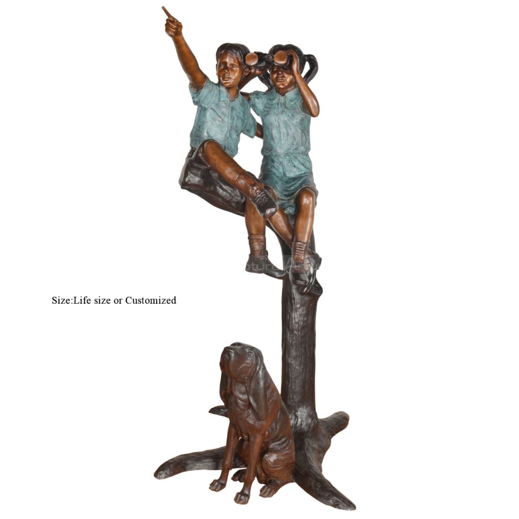 Escultura de Niño y Niña en el Árbol