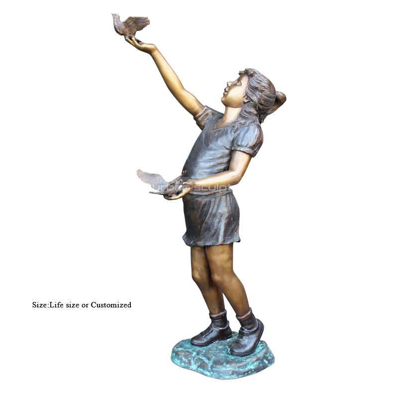 Mädchen mit Vogel Gartenstatue