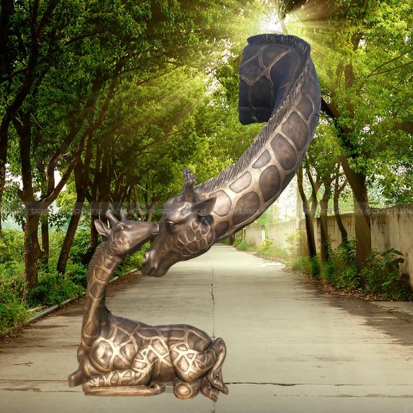 outdoor giraffe sculpture