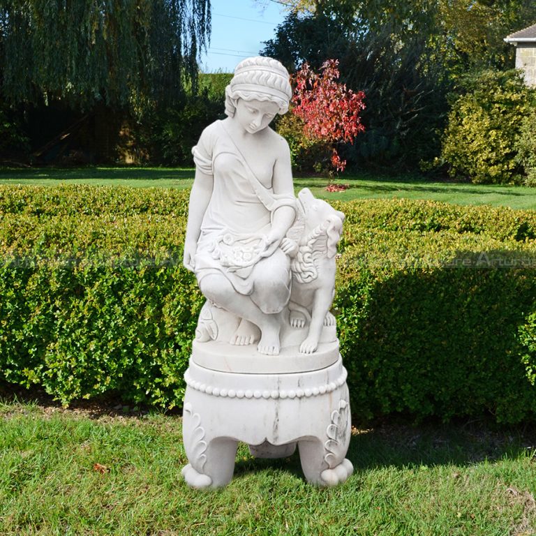 Statue de jardin représentant une fillette avec un chien