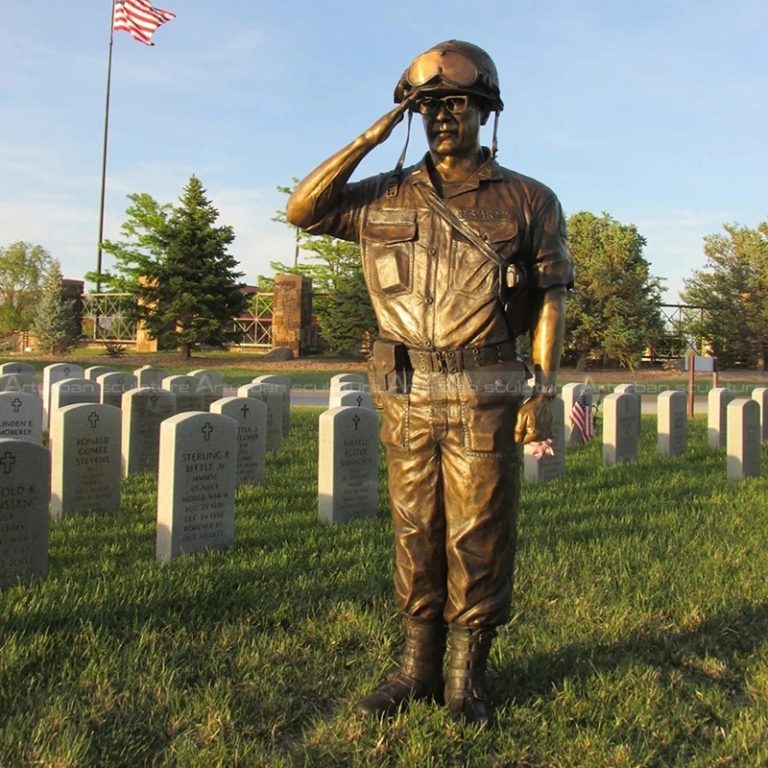 estatuas militares al aire libre