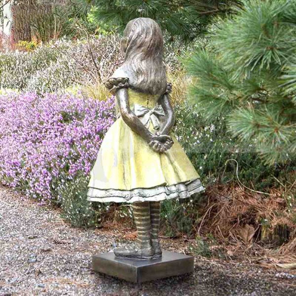 statue alice in wonderland