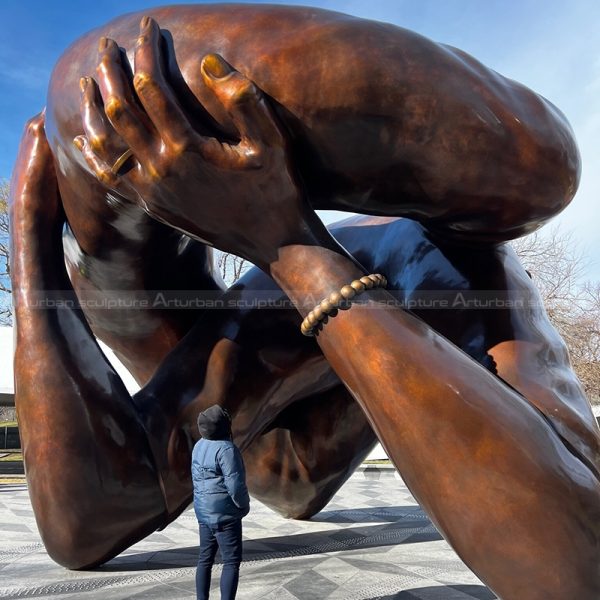 Hugging Sculpture