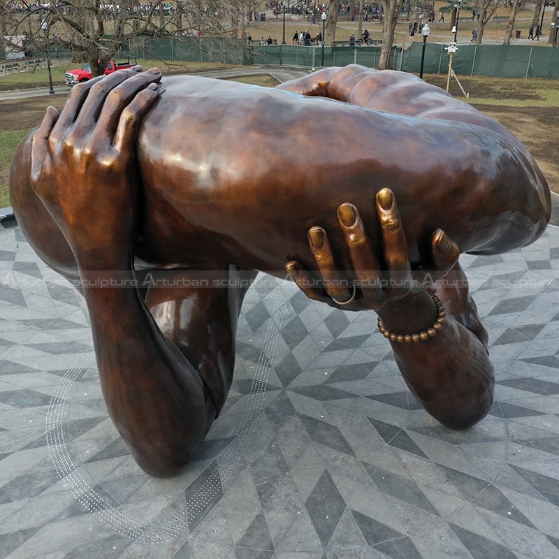 Hugging Sculpture
