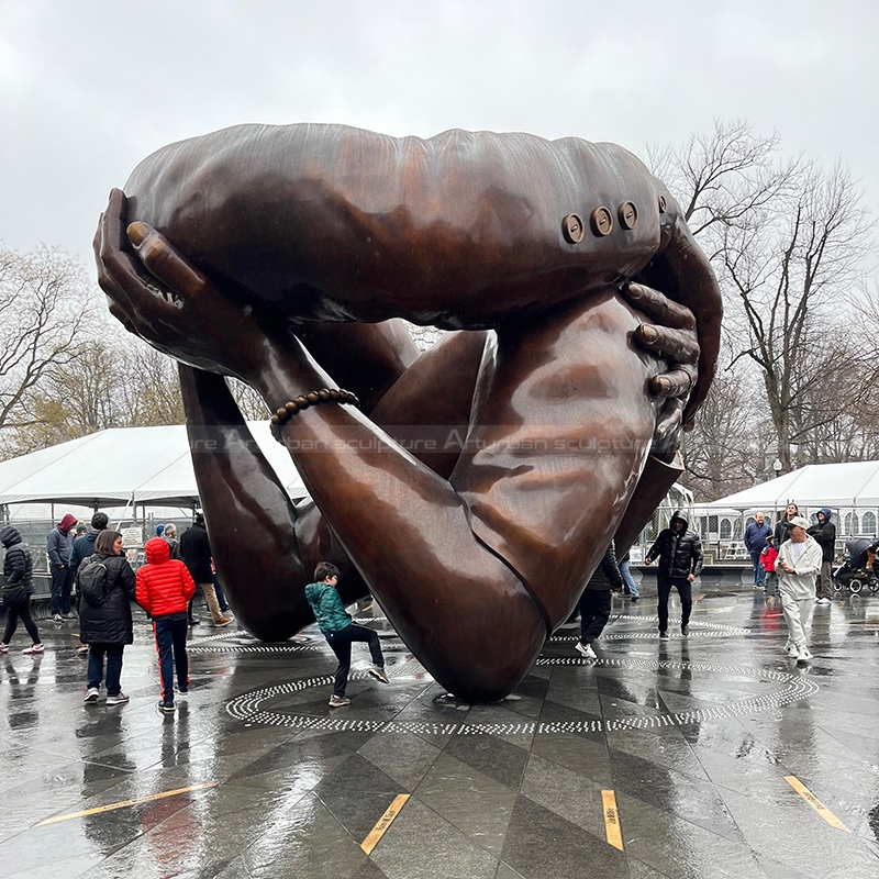 Hugging Sculpture