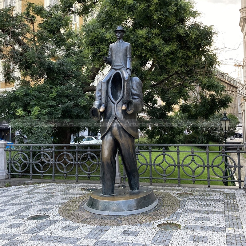 jaroslav rona kafka statue