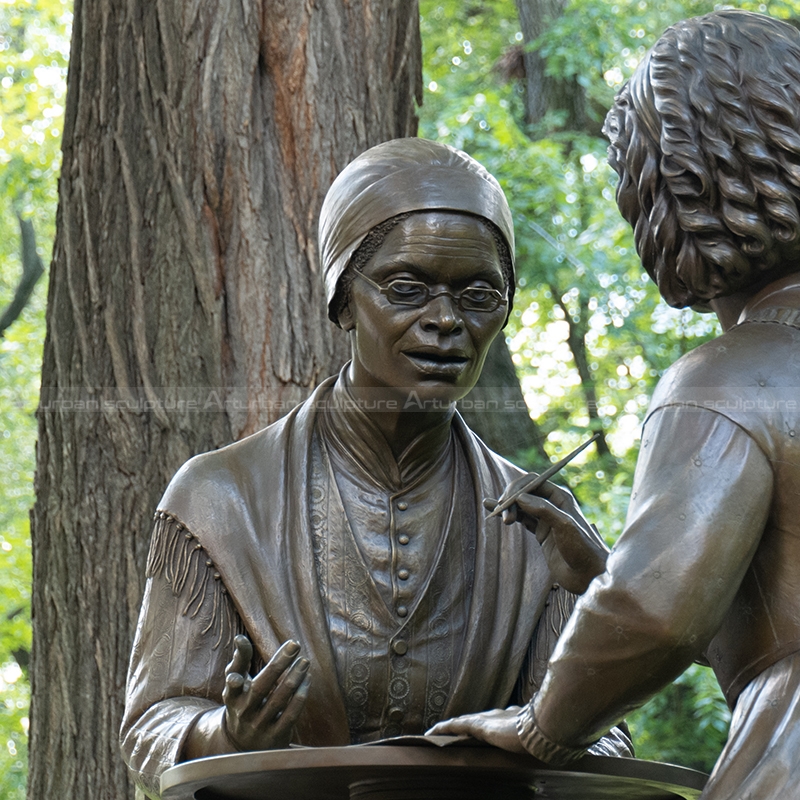 statue of three women