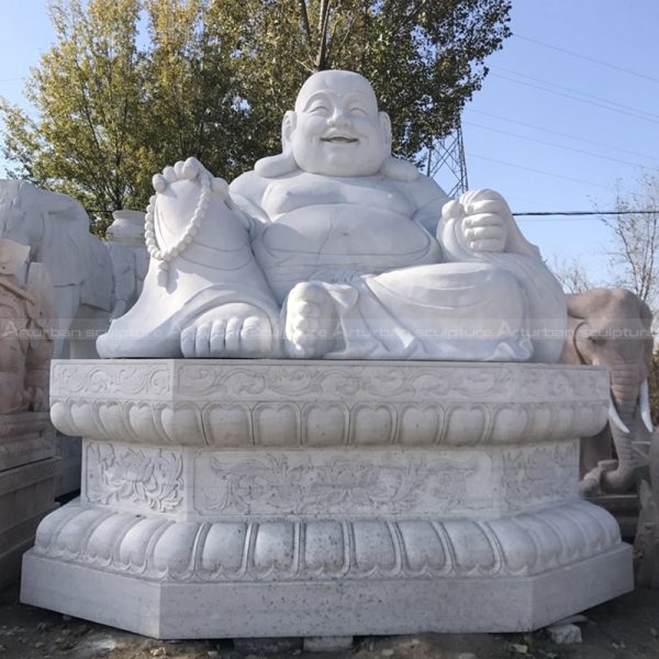 white laughing buddha statue