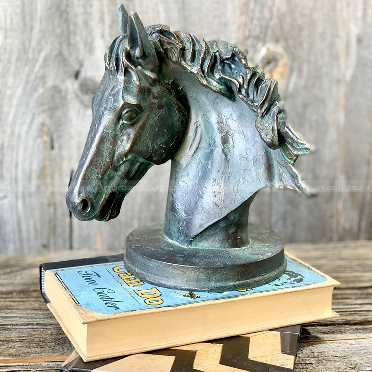 horse head statue decor