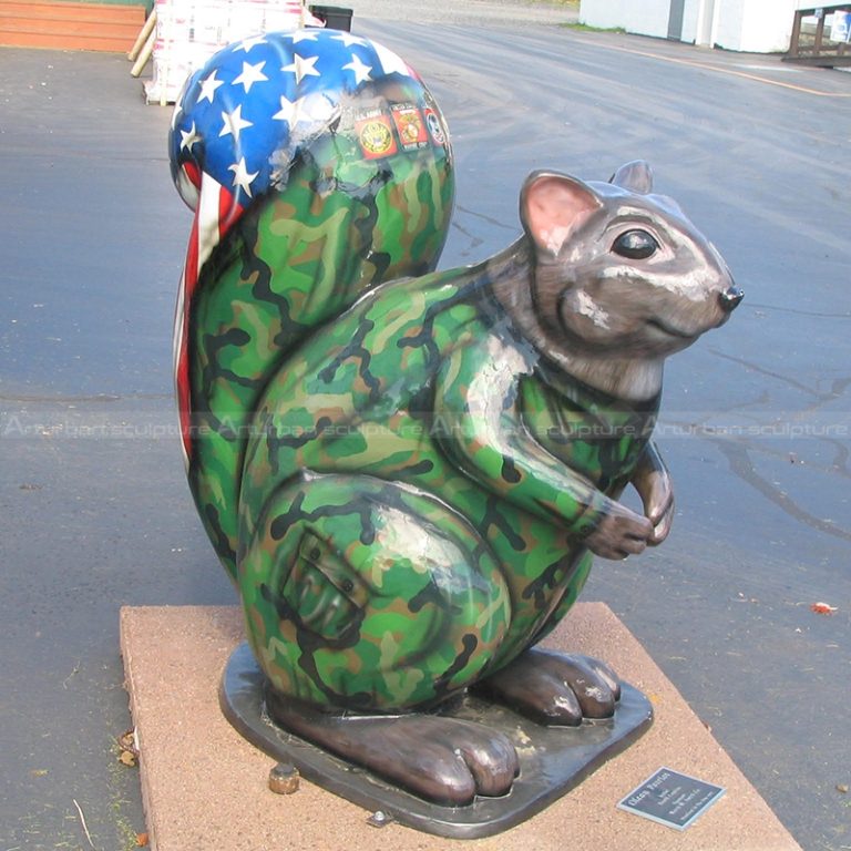 Eichhörnchen-Statue für den Garten