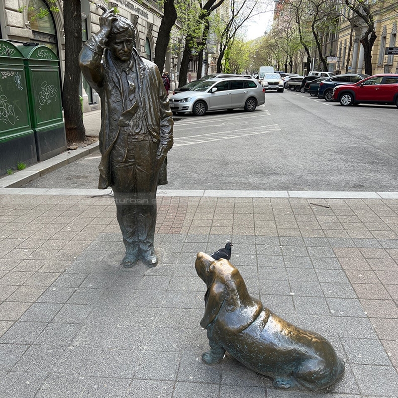 columbo and dog statue