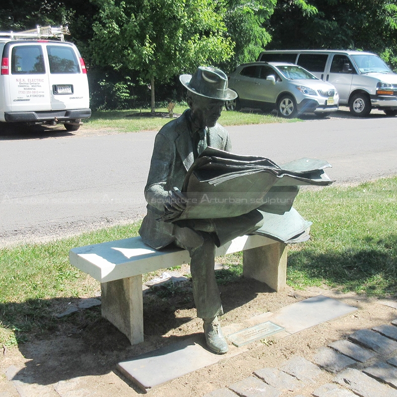 the reader statue