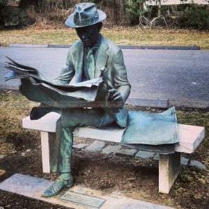 the reader statue