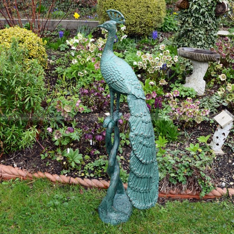 Pfauenskulptur für Garten