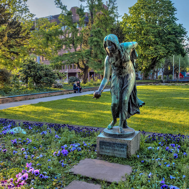 bronze woman sculpture