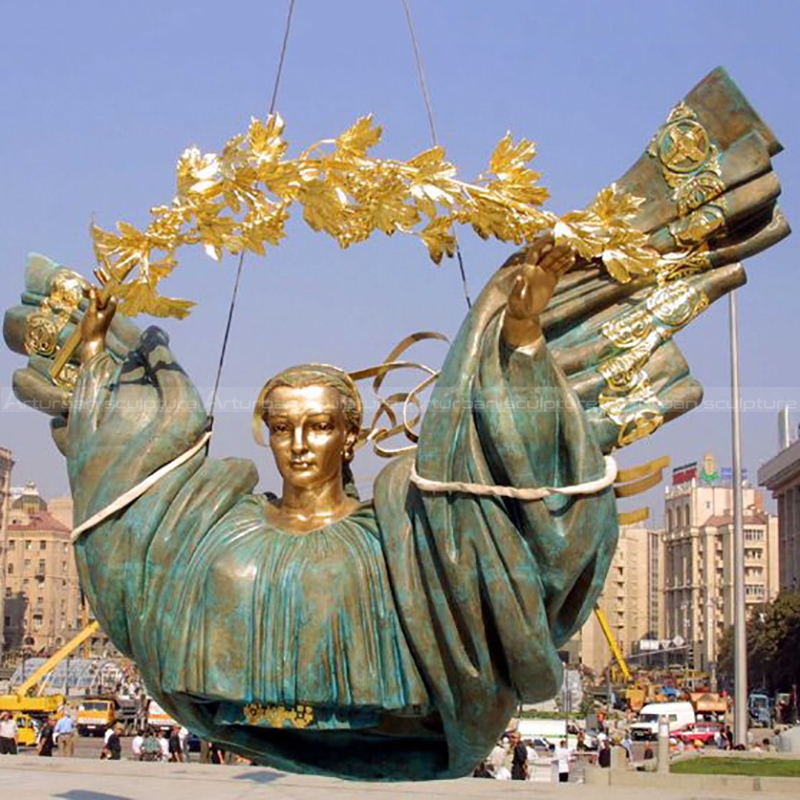 statue of berehynia