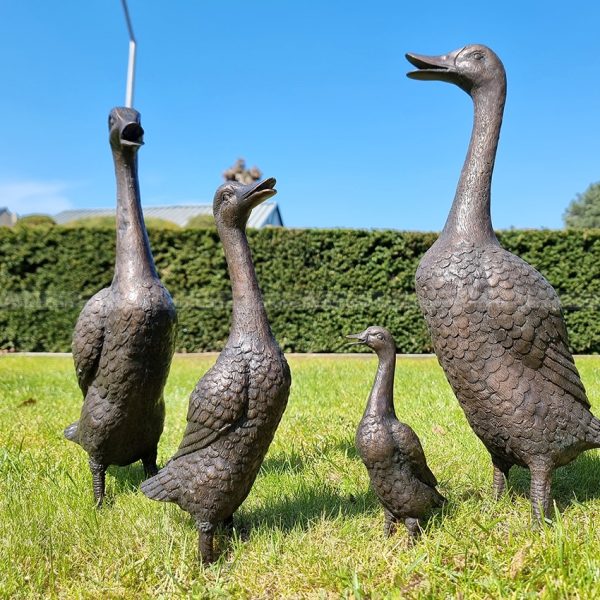duck family garden statues