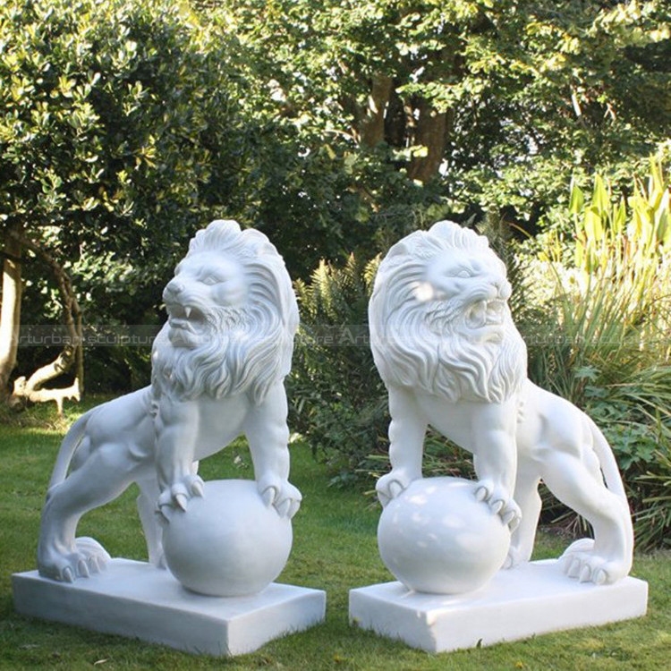 lion statue marble