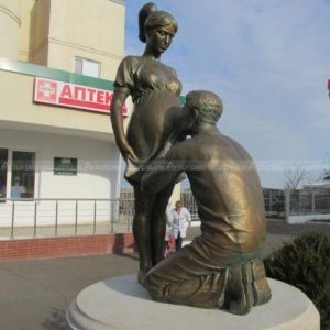 pregnant woman statue