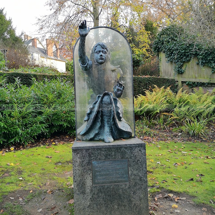 alice and wonderland statue