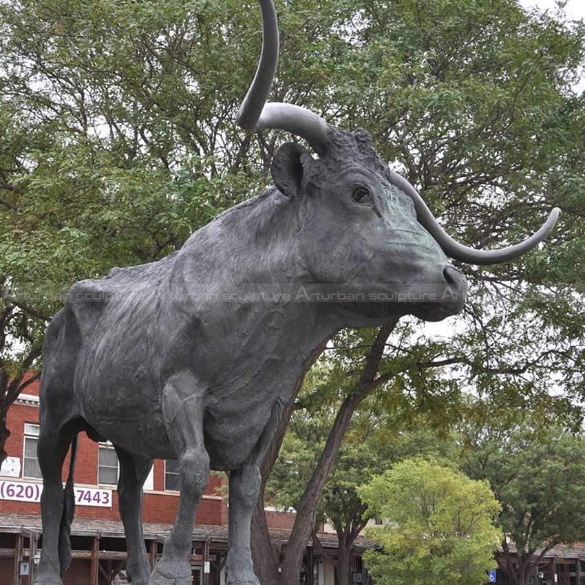 el capitan longhorn statue