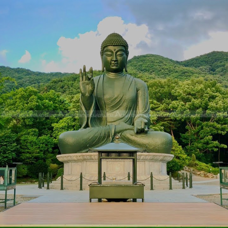 large sitting buddha statue
